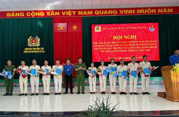 Công bố Quyết định chỉ định Cán bộ Công an xã chính quy thăm gia Ban chấp hành, Ban Thường vụ và giữ chức danh Phó Bí thư đoàn kiêm nhiệm, nhiệm kỳ 2022-2027